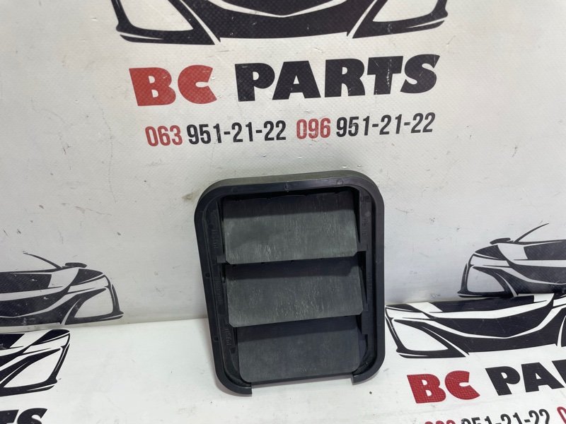 Решетка вентиляционная задняя Nissan Rogue 2021 T33 2.5 768046RS0A Б/У