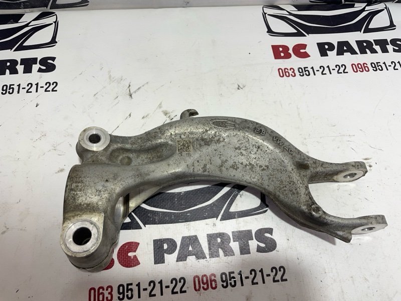 Крепление амортизатора переднее правое Q7 2017 4M 3.0