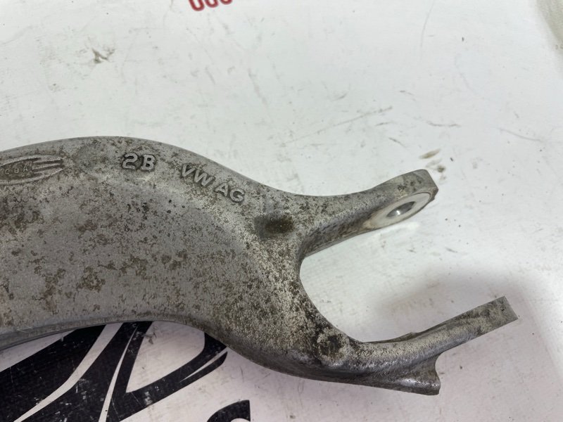 Крепление амортизатора переднее правое Q7 2017 4M 3.0