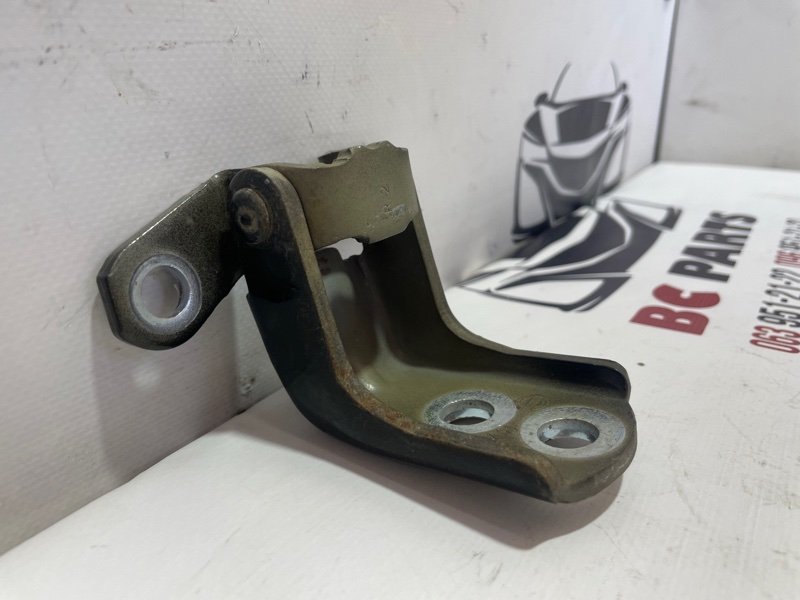 Петля двери передняя правая Rogue 2018 T32 QR25 2.5