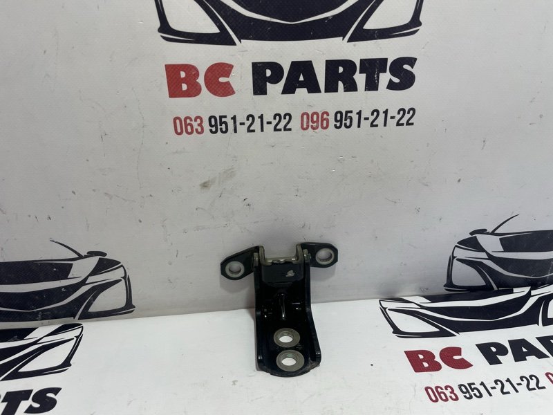 Петля двери задняя правая Nissan Rogue 2018 T32 QR25 2.5 824204CL0A Б/У