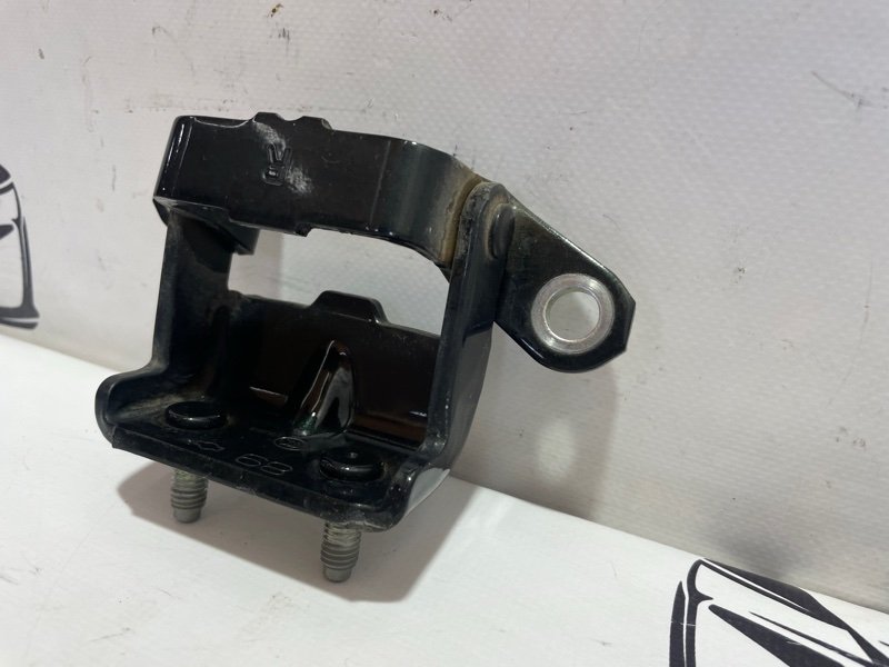 Петля двери задняя правая Nissan Rogue T32 QR25 2.5