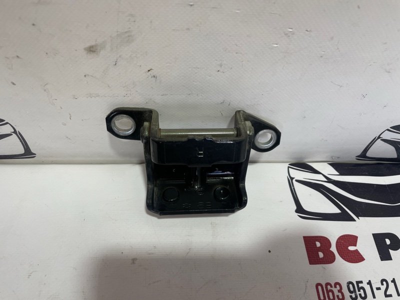 Петля двери задняя правая Rogue 2018 T32 QR25 2.5
