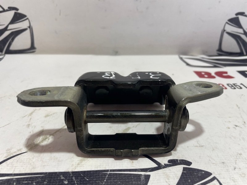 Петля двери задняя правая Rogue 2018 T32 QR25 2.5