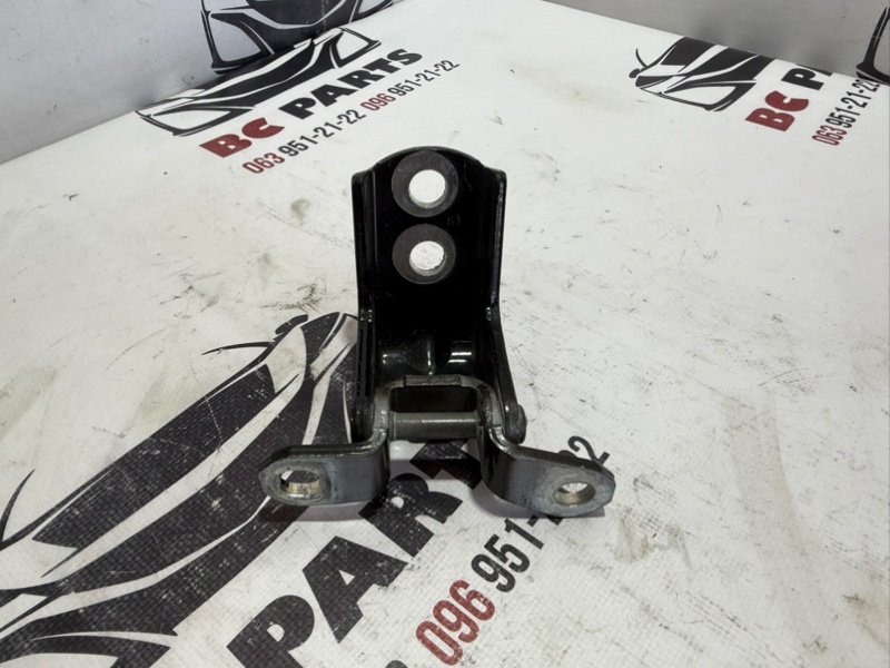 Петля двери задняя правая Nissan Rogue 2019 T32 QR25 2.5 824204CL0A Б/У