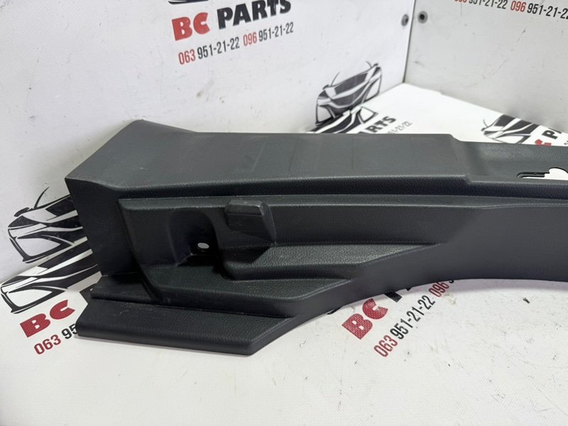 Накладка замка багажника Rogue 2020 T32 QR25 2.5