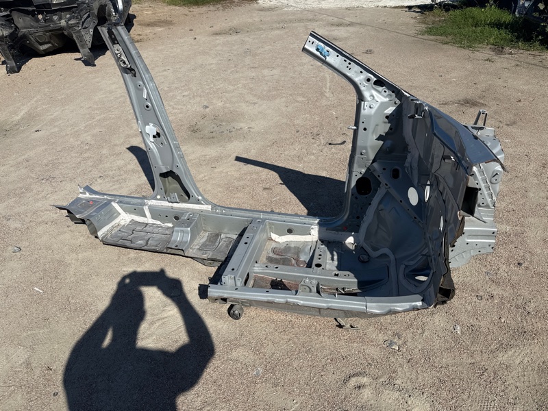 Часть кузова левый Rogue 2021 T33 2.5