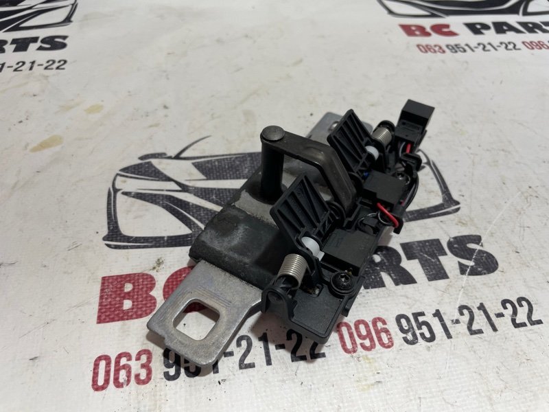 Петля крышки багажника Q7 2017 4M 3.0