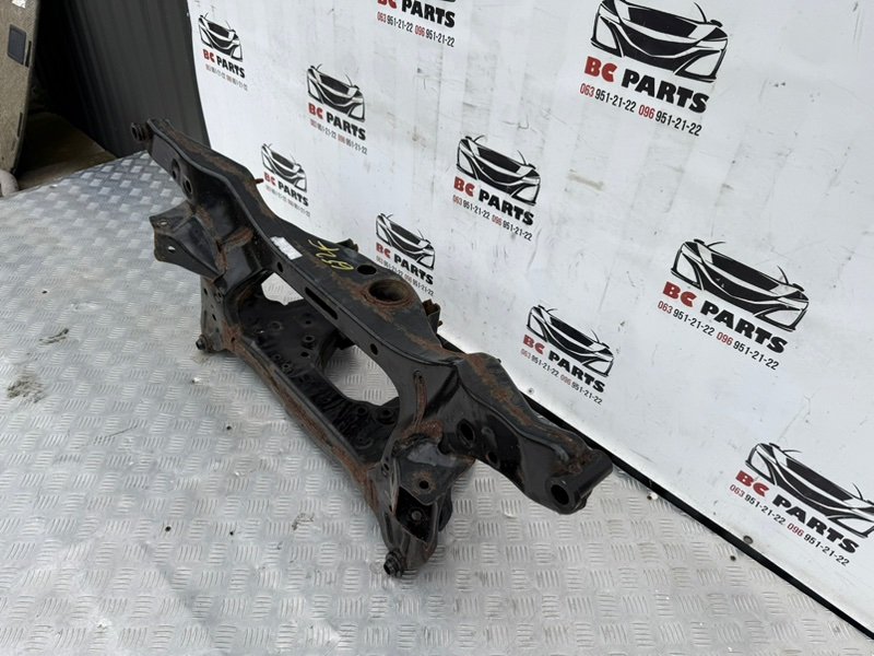 Подрамник задний Nissan Rogue T32 QR25 2.5