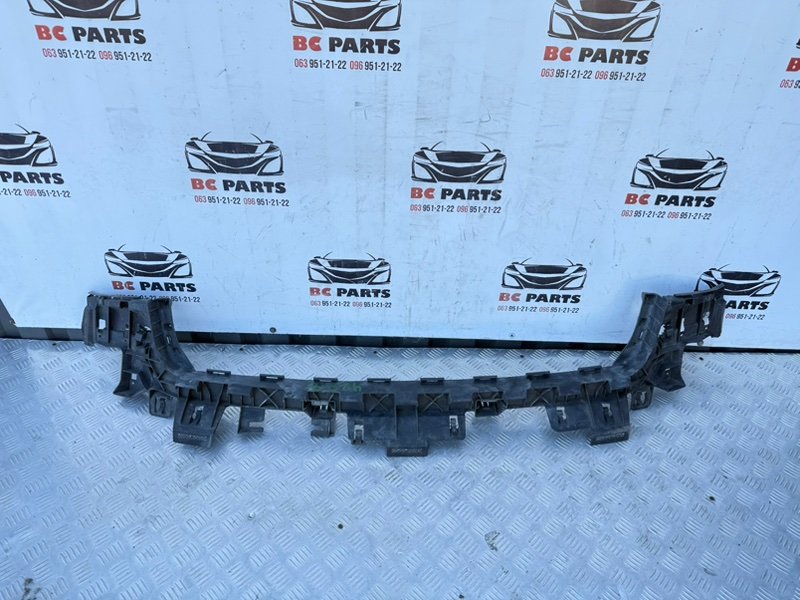 Крепление бампера заднее Audi A3 2012-2020 8V 8v5807385d Б/У