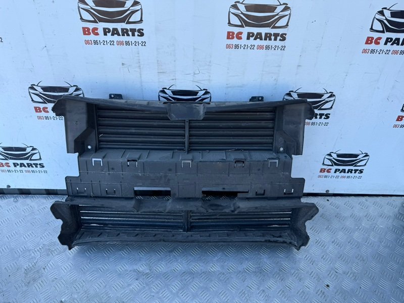 Жалюзи радиатора Ford Fusion 2012-2020 MK5 DS7Z8B455C Б/У