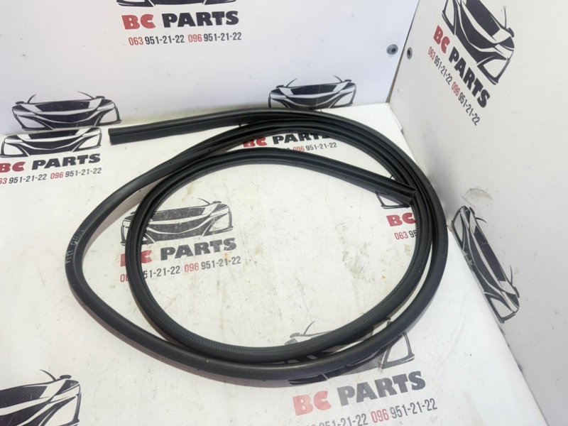 Уплотнитель кузова передний правый Nissan Rogue 2020 T32 QR25 2.5 76921-7FL0A Б/У