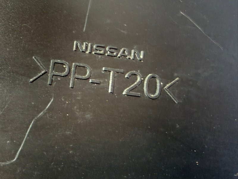 Дефлектор радиатора правый Kicks 2022 1.6