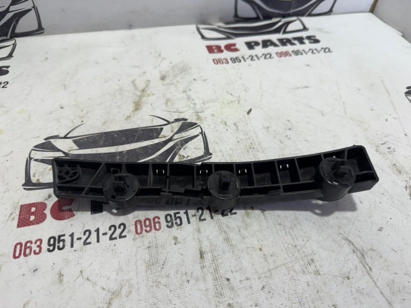 Направляющая бампера передняя левая Rogue 2019 T32 QR25 2.5
