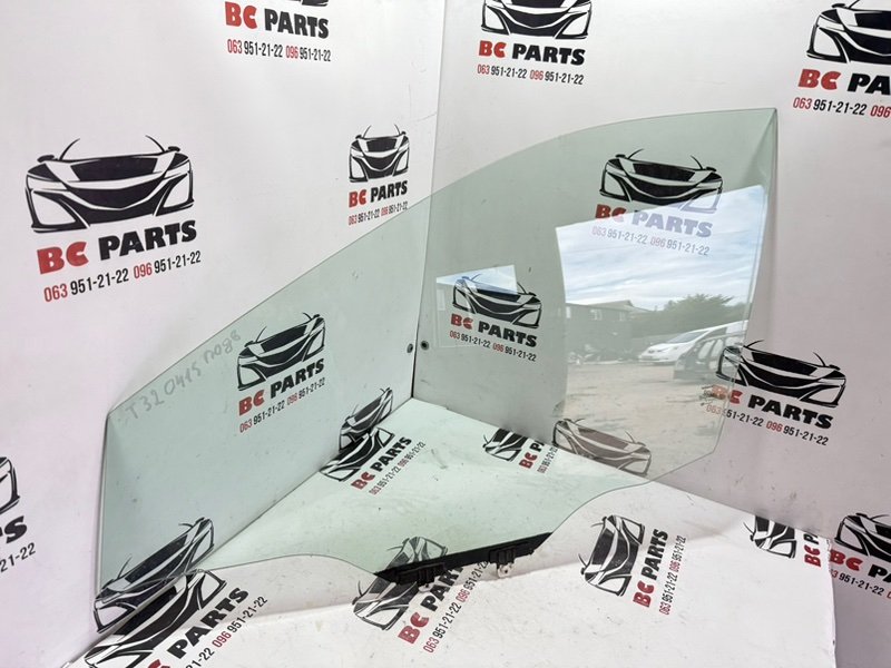 Стекло двери переднее левое Nissan Rogue T32 QR25 2.5