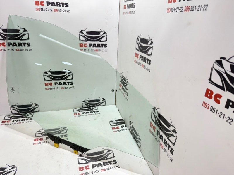 Стекло двери переднее правое Nissan Rogue T32 QR25 2.5