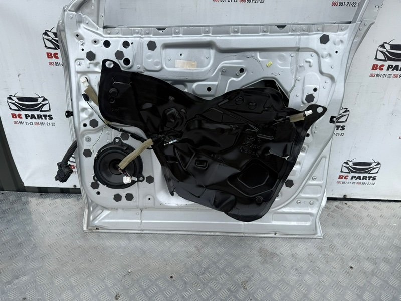 Дверь боковая передняя правая Rogue 2021 T33 2.5