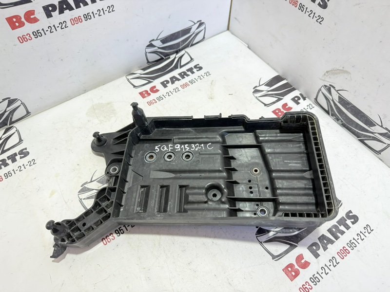 Подставка под аккумулятор Volkswagen Tiguan 2020 2.0 5QF915321C Б/У