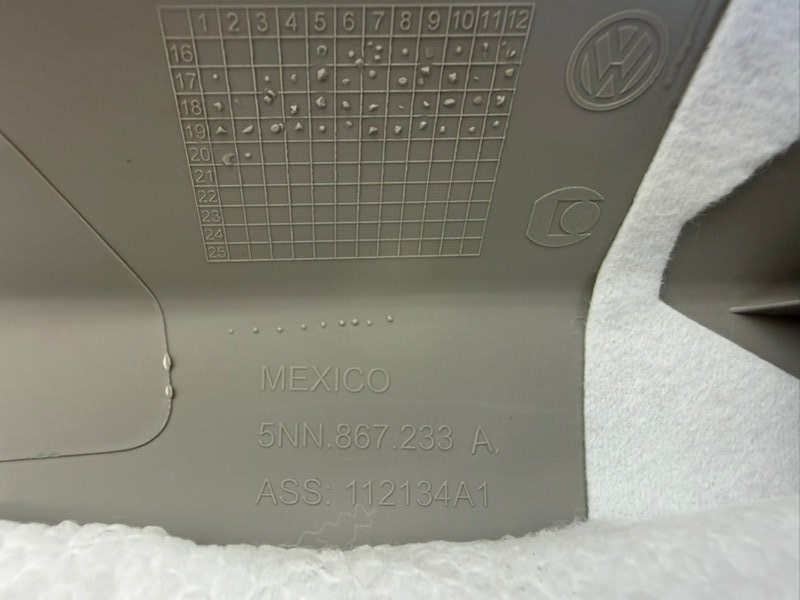 Накладка стойки лобового стекла левая Tiguan 2020 2.0