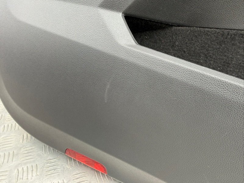 Обшивка боковой двери передняя левая Tiguan 2020 2.0