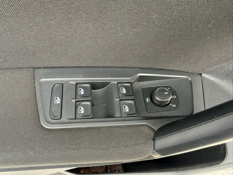 Обшивка боковой двери передняя левая Tiguan 2020 2.0