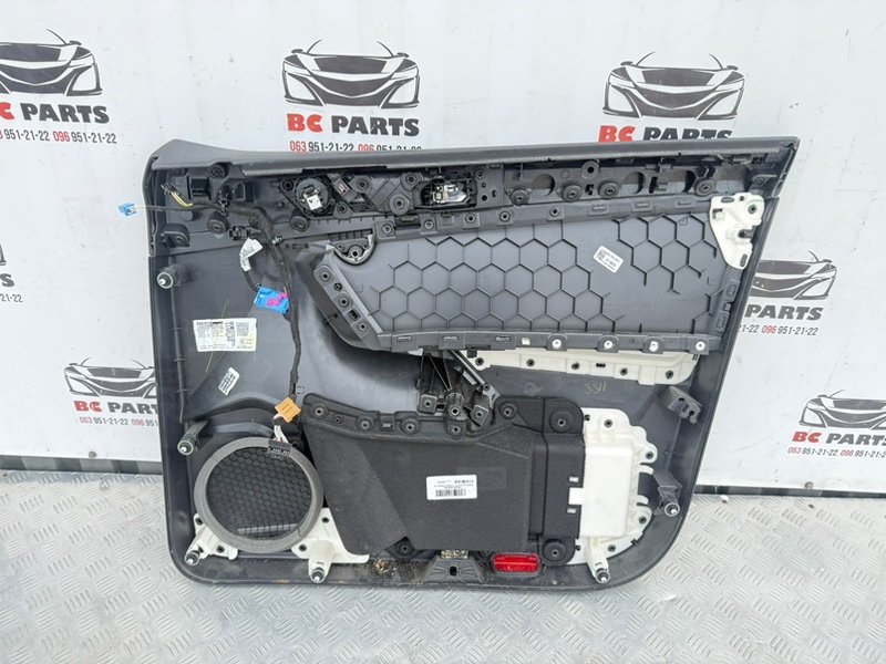 Обшивка боковой двери передняя левая Tiguan 2020 2.0