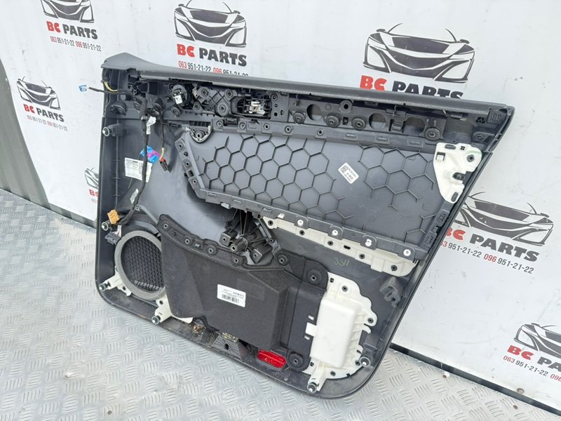 Обшивка боковой двери передняя левая Tiguan 2020 2.0