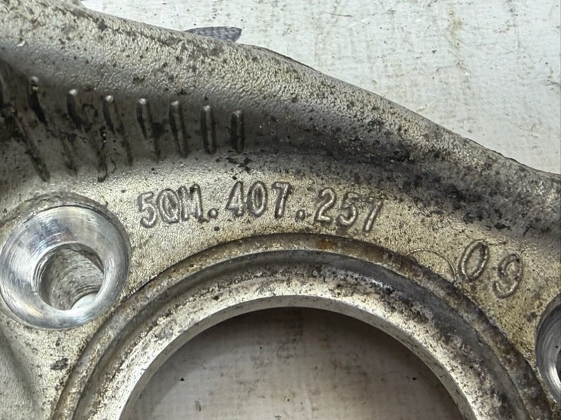 Кулак поворотный передний левый Tiguan 2020 2.0