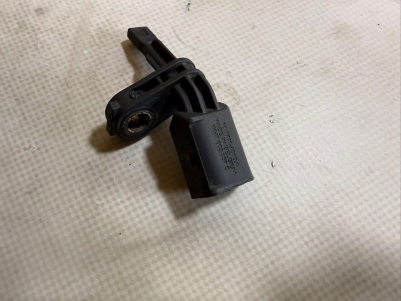 Датчик ABS задний левый Tiguan 2020 2.0