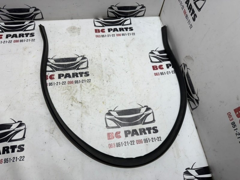 Уплотнительная резинка капота Tiguan 2020 2.0