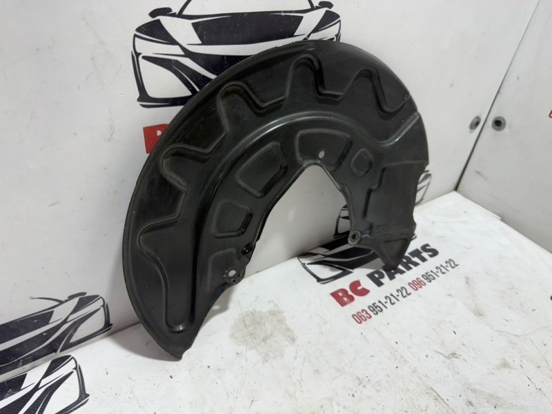 Защита тормозного диска передняя левая Tiguan 2020 2.0