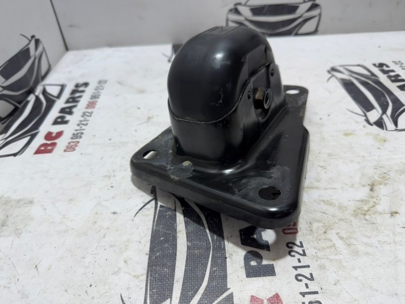 Крепление рычага подвески заднее левое Tiguan 2020 2.0