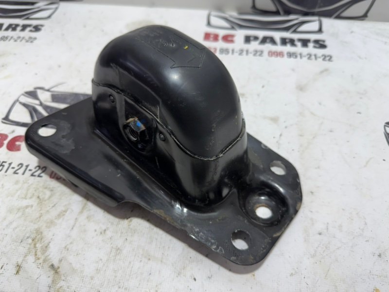 Крепление рычага подвески заднее левое Volkswagen Tiguan 2.0