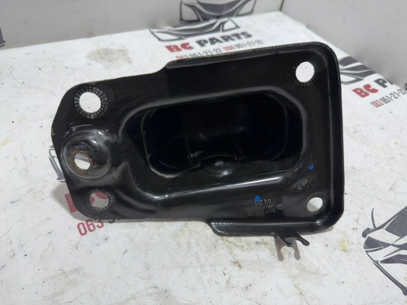 Крепление рычага подвески заднее левое Tiguan 2020 2.0