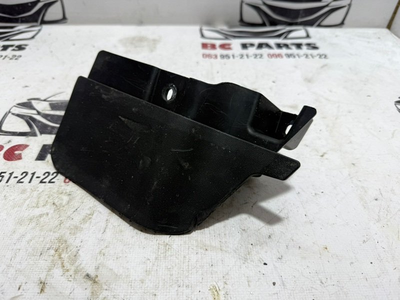 Брызговик задний правый Volkswagen Tiguan 2.0