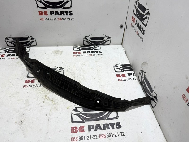 Пыльник крыла передний левый Rogue 2021 T33 2.5