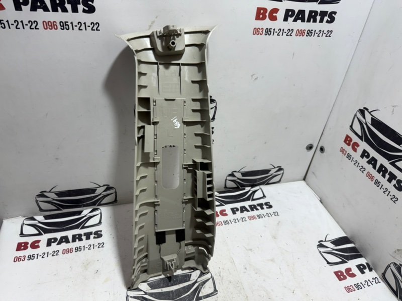 Накладка центральной стойки левая Rogue 2013-2020 T32