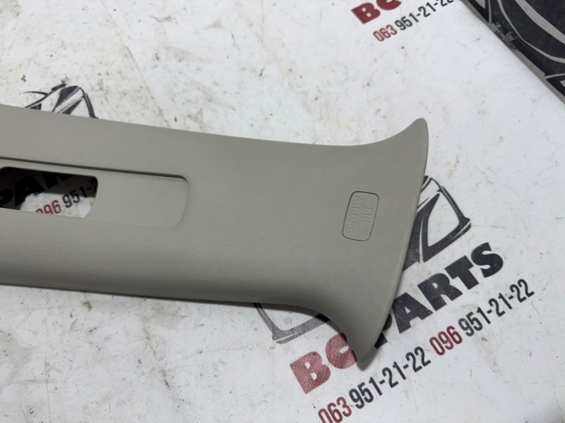 Накладка центральной стойки левая Rogue 2013-2020 T32 Накладка центральной стойки левая Rogue 2013-2020 T32