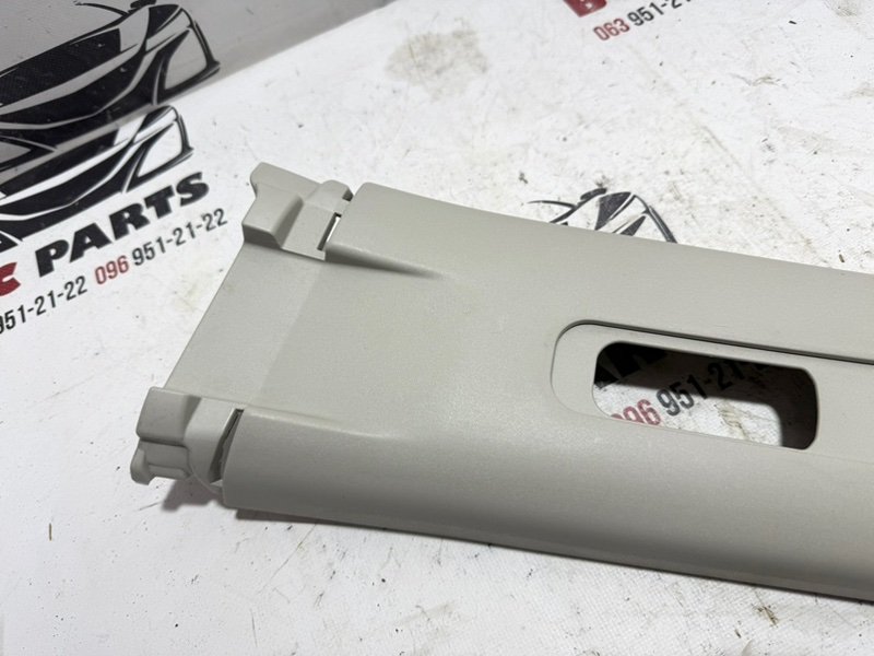 Накладка центральной стойки левая Rogue 2013-2020 T32 Накладка центральной стойки левая Rogue 2013-2020 T32