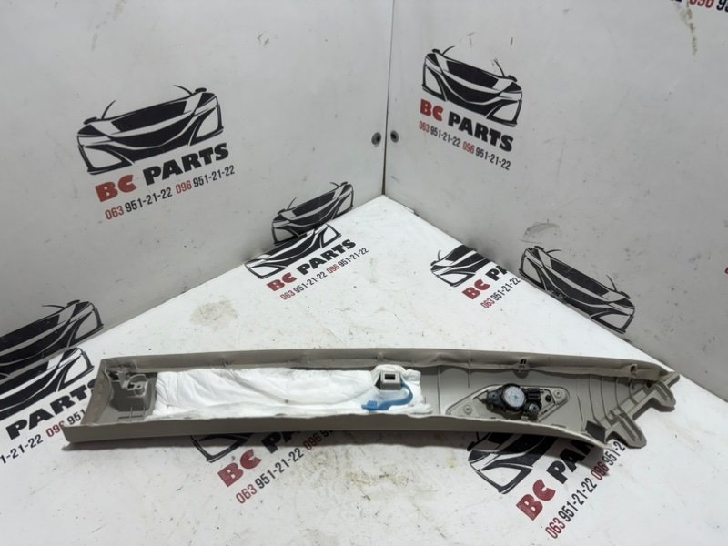 Накладка стойки лобового стекла правая Rogue 2020-2024 T33 Накладка стойки лобового стекла правая Rogue 2020-2024 T33