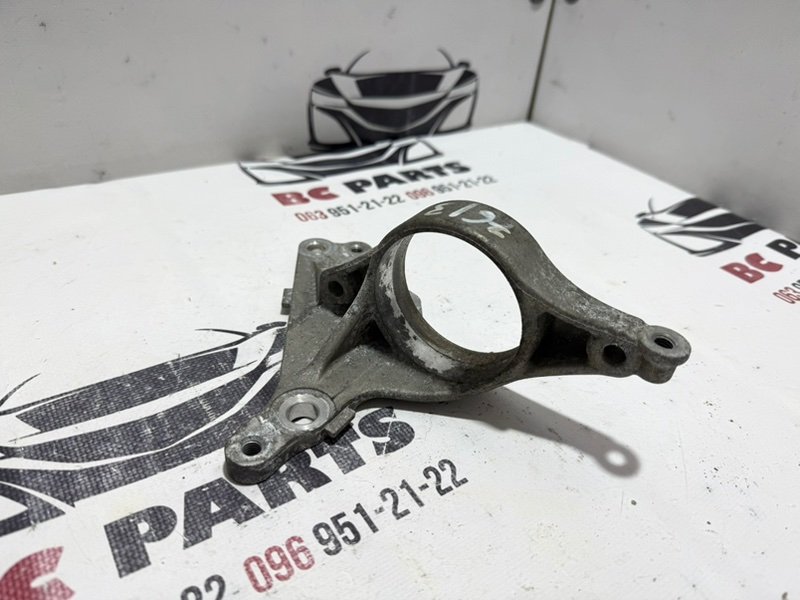 Кронштейн полуоси передний правый Honda Pilot 2019 3.5 44512-SZA-A00 Б/У