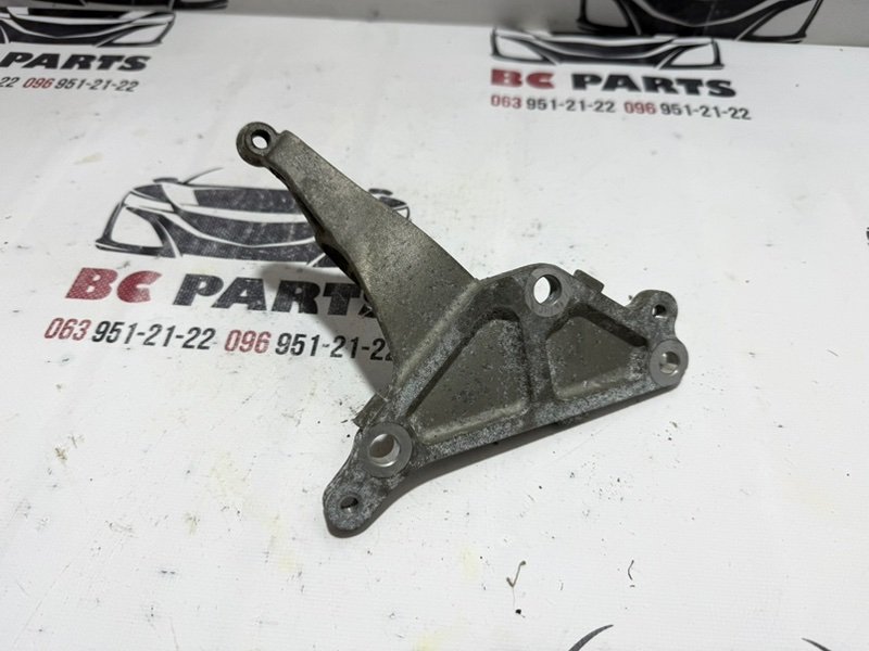 Кронштейн полуоси передний правый Pilot 2019 3.5