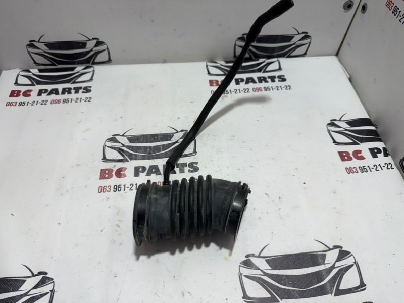 Патрубок воздушного фильтра Mazda 3 2021 2.5 pah913221 Б/У