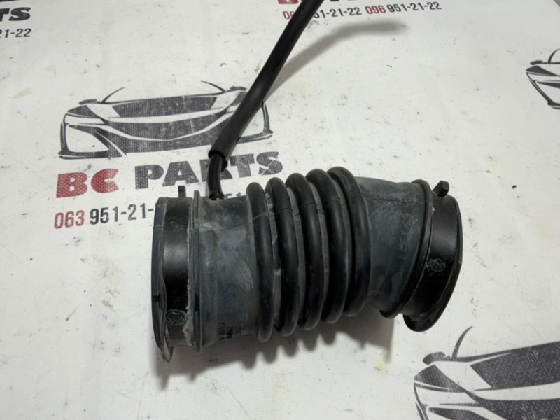 Патрубок воздушного фильтра 3 2021 2.5