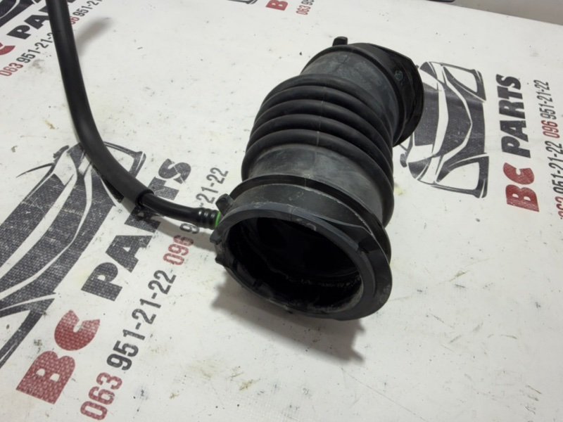 Патрубок воздушного фильтра Mazda 3 2.5