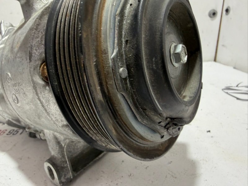 Компрессор кондиционера Nissan Rogue T33 2.5 Компрессор кондиционера Nissan Rogue T33 2.5