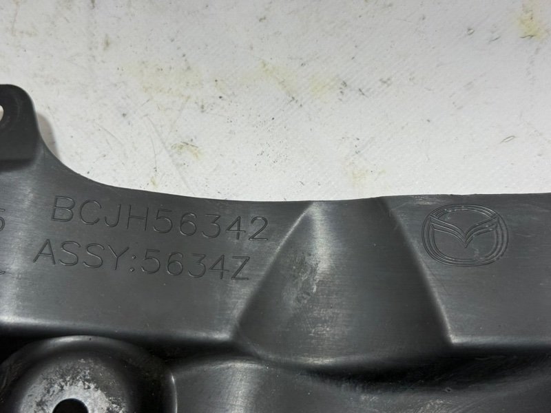 Защита двигателя левая 3 2021 2.5