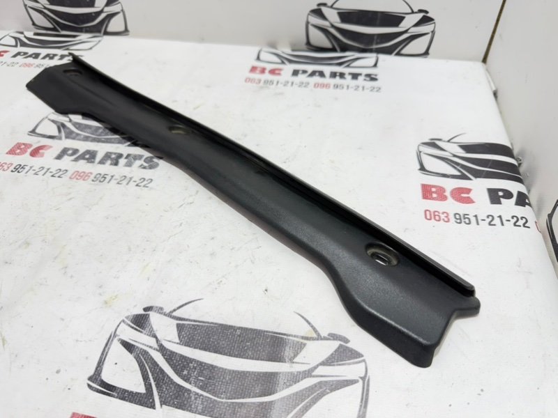 Пыльник крыла передний левый 3 2021 2.5