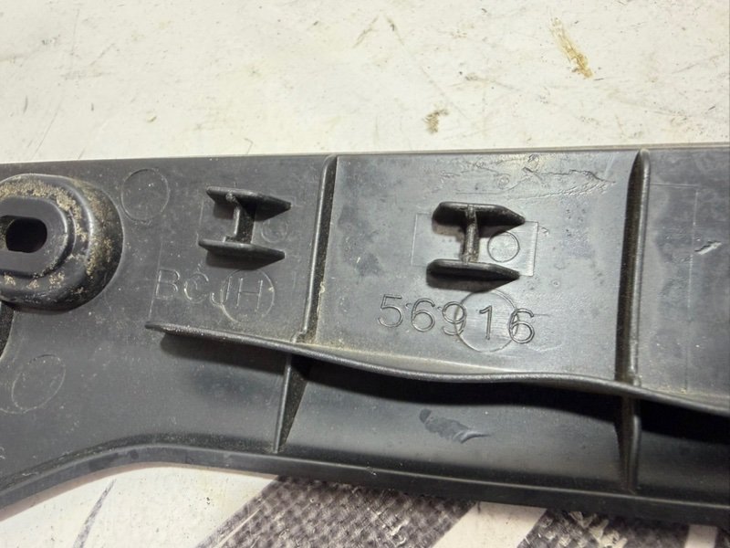 Пыльник крыла передний левый 3 2021 2.5