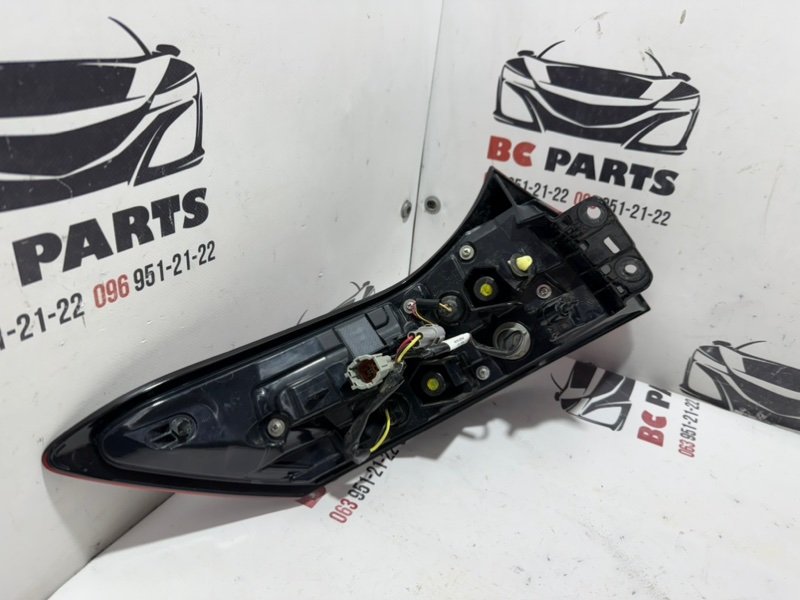 Фонарь наружный (в крыло) задний правый Rogue 2020-2024 T33